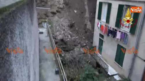 Frana minaccia i palazzi a Genova