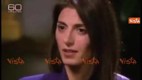Raggi sfoggia inglese impeccabile a intervista Cbs: Renzi con referendum vuole solo più potere 