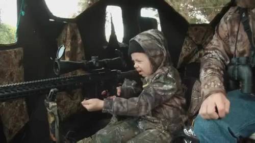 Texas, bambina di 7 anni spara al suo primo cervo 