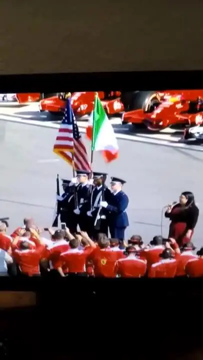 L'inno di Mameli peggiore della storia: gelo al "Ferrari Day"