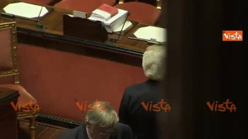 Verdini corre in Aula per votare e si scontra con deputata