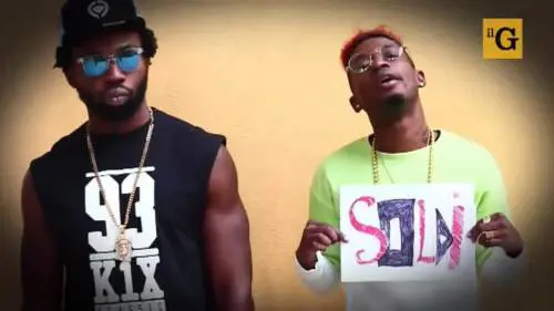 Bello Figo, il rapper che deride gli italiani