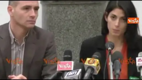 Raggi: "Andiamo avanti con serenità, Marra un funzionario come altri"