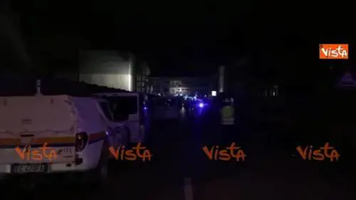 Firenze, in fiamme il capannone occupato dagli immigrati