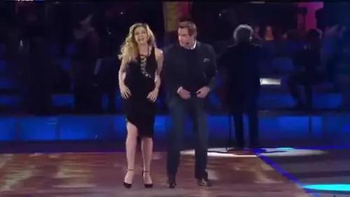 Music, John Travolta sedotto da Lorella Cuccarini