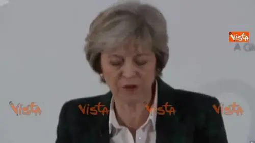 May: "Con Brexit controlli sulle persone che arrivano dall'Europa"