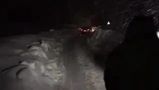 Rigopiano, soccorritori bloccati tra la neve