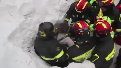 Rigopiano, il salvataggio degli 8 superstiti