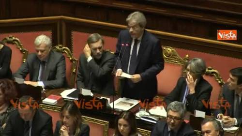 Gentiloni: "Dal Senato cordoglio per le vittime di Rigopiano". L'aula applaude