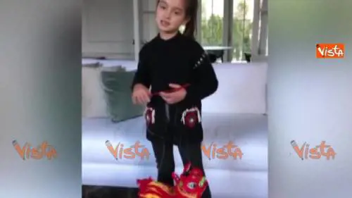 La nipotina di Trump canta (di nuovo) in mandarino