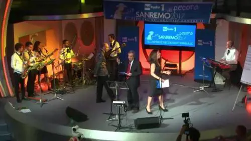 I politici si esibiscono in un Sanremo... da pecora