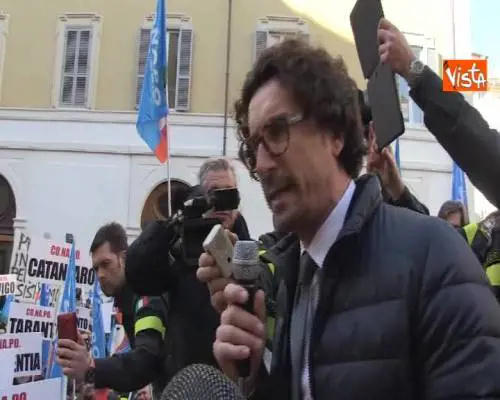 Protesta VVF, Toninelli (M5S): e' una battaglia di uguaglianza