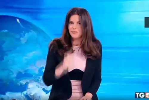 Costanza Calabrese, tosse in diretta al Tg5