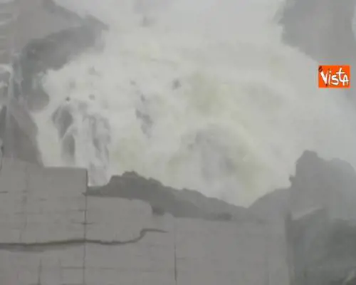 Le impressionanti immagini della copertura distrutta della diga di Oroville 