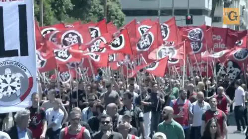Bombe su CasaPound: caccia al fascista