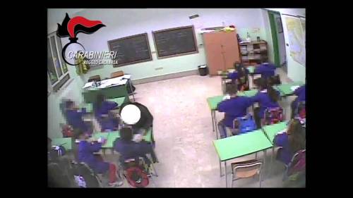 Calabria, maltrattamenti in una scuola elementare: sospese due maestre
