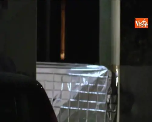 Clochard bruciato a Palermo, le immagini della polizia scientifica