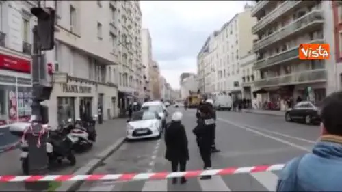 Parigi, uomo sgozza due persone