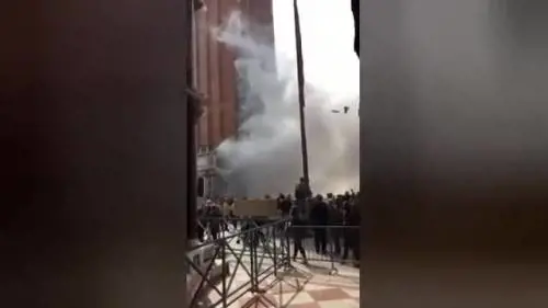Venezia, fumo in piazza San Marco. Ma è una rapina