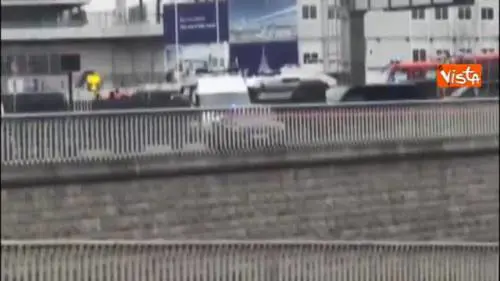 L'aeroporto di Orly evacuato e l'arrivo delle forze speciali