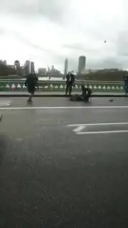 Londra, auto travolge passanti sul Westminster bridge