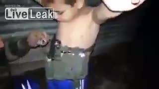 Bambino con la cintura esplosiva disarmato a Mosul