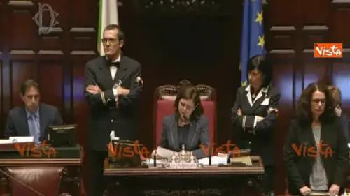 Boldrini: "commemorazione per le vittime di Londra", l'aula in coro: "NOOO!"