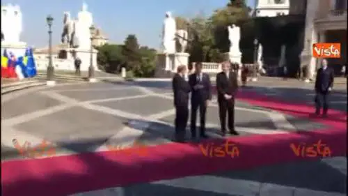 Trattati Ue, premier austriaco rompe il protocollo lascia Gentiloni e va a parlare con giornalisti