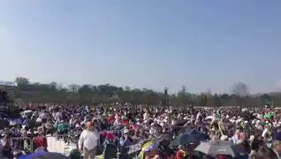 Il parco di Monza pieno nell'attesa di Papa Francesco