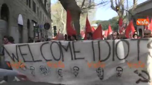 Corteo Eurostop, i manifestanti procedono cantando Bella Ciao e Bandiera Rossa