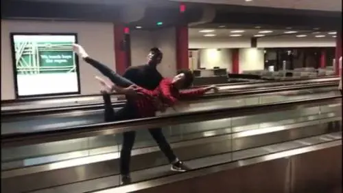 Il volo è in ritardo, i ballerini del Dance Theatre of Harlem si allenano