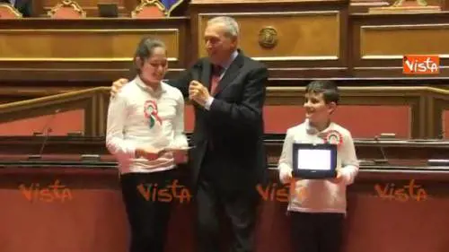 Alunna chiama "signor preside" Grasso e lui ribatte ridendo: "Non sono all'altezza"