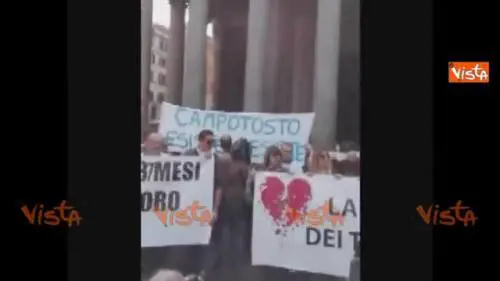 "Sulle macerie statece voi", la protesta dei terremotati a Montecitorio