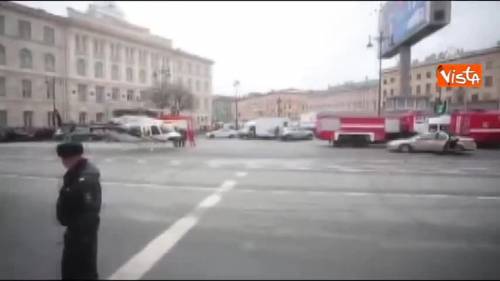 Putin arriva in elicottero sul luogo dell'attentato