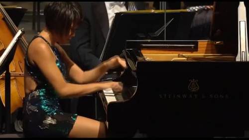 Ecco Yuja Wang, la pianista che incanta il suo pubblico (con la sua musica e i suoi abiti)