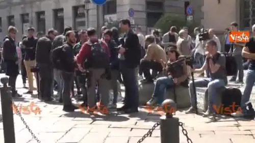 Closing Milan, decine d cronisti davanti allo studio legale