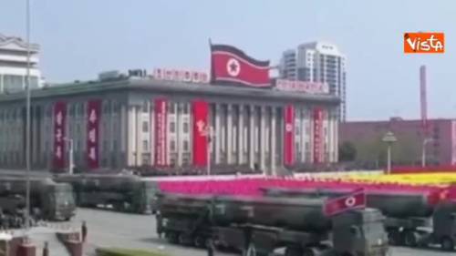 La Nord Corea sfoggia nuovi missili intercontinentali