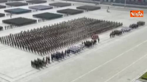 Le forze militari della Nord Corea alla parata del "Giorno del Sole"