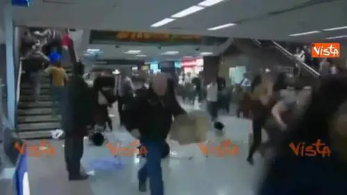 New York, 16 feriti calpestati per il panico provocato da un teaser