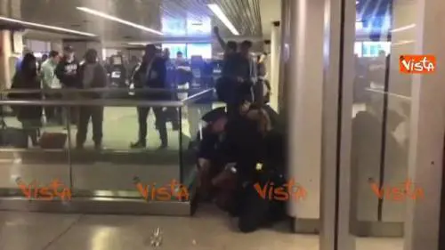 New York, la polizia ferma l'uomo che ha generato il panico alla stazione
