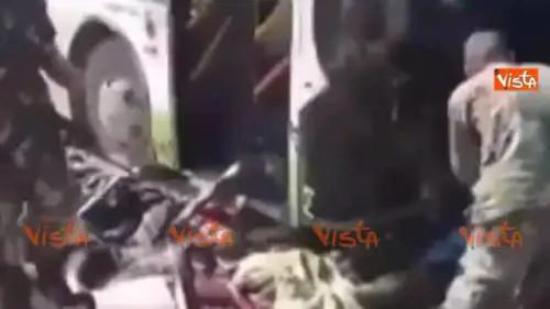 Aleppo, gli autobus sventrati dalla bomba