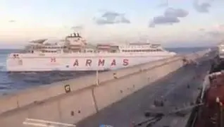 Gran Canaria, il traghetto si schianta contro il molo