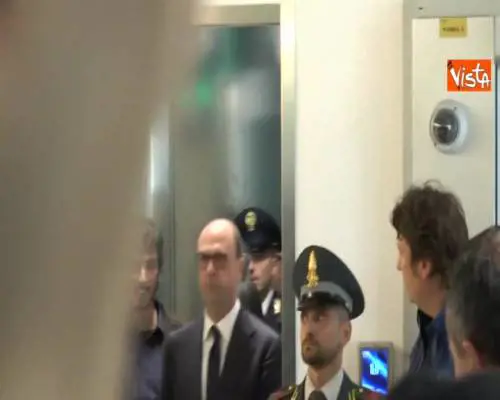 Del Grande libero, applausi e grida di giubilo al momento dell'arrivo del reporter a Bologna