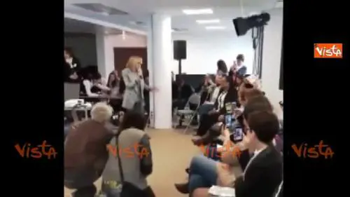 Brigitte Macron elogia il marito