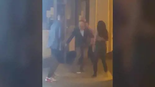 La spogliarellista si rifiuta di fare sesso con il cliente e lui la aggredisce