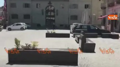 Ivrea, le panchine sembrano bare...