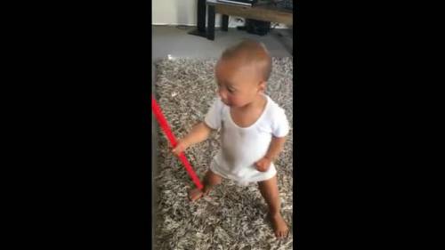 La "baby Haka" del bimbo Maori che ha conquistato il web