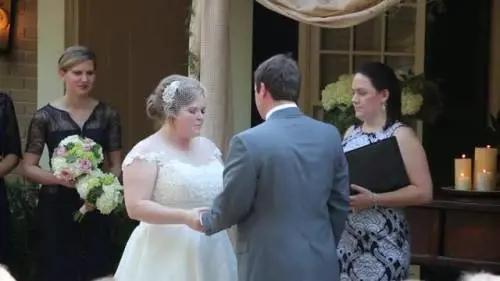 L'imprevisto al matrimonio: il prete donna si sente male durante la cerimonia