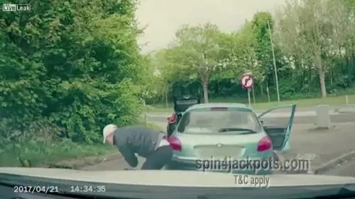 Troppi colpi di clacson: poi il brutale pestaggio