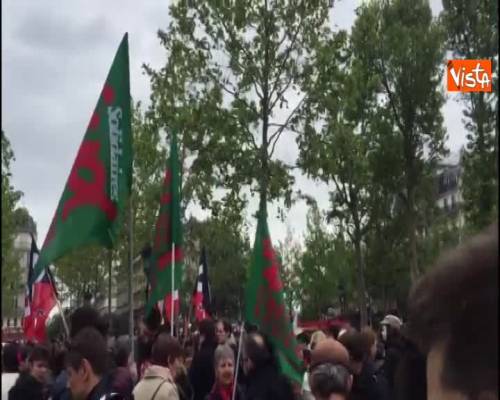 Parigi, la prima manifestazione contro il nuovo presidente Macron